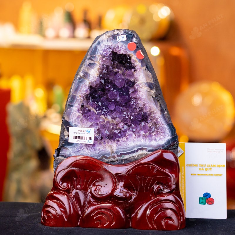 Tìm hiểu về hốc thạch anh tím