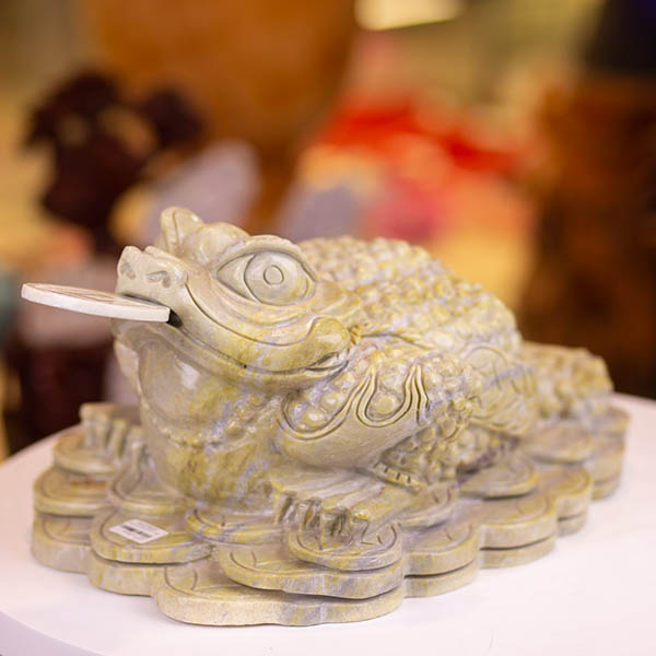 Thiềm thừ bằng đá làm từ ngọc Serpentine