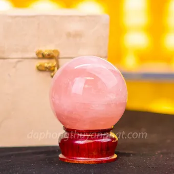 Quả Cầu Phong Thủy Đá Thạch Anh Hồng Có Sao* 0,8kg - 8,2cm - M23816