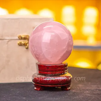 Quả Cầu Phong Thuỷ Thạch Anh Hồng 1.26kg - M23816