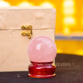 Quả Cầu Phong Thủy Đá Thạch Anh Hồng Có Sao* 0,45kg - 6,8cm - M057311