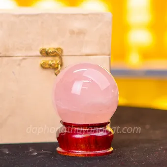 Quả Cầu Phong Thủy Đá Thạch Anh Hồng Có Sao* 0,57kg - 7,4cm - M057310