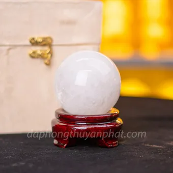 Qủa Cầu Phong Thủy Đá Thạch Anh Trắng 0,55kg - 7cm - M06067