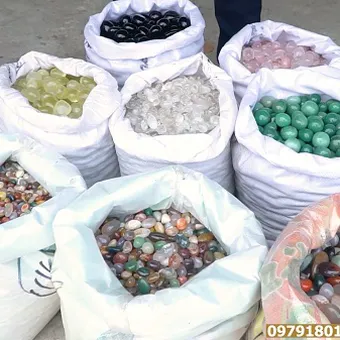 Giá thạch anh vụn rải nền nhà có đắt không? Địa chỉ mua thạch anh vụn giá rẻ