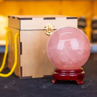 Qủa Cầu Phong Thủy Đá Thạch Anh Hồng 1.5kg - 10,4cm - M0315 VIP 6A có SAO