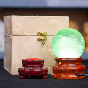 Quả Cầu Thạch Anh Xanh - Fluorite Xanh Trong Thấu Quang VIP 0.9kg - 8cm M2650090