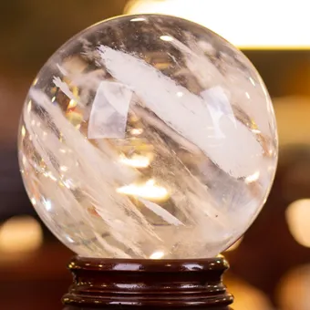 Quả cầu Obsidian trắng: Tác dụng và ý nghĩa phong thủy