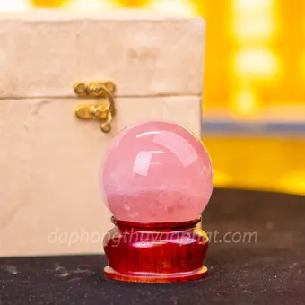 Quả Cầu Phong Thủy Đá Thạch Anh Hồng Có Sao* 0,45kg - 6,9cm M05739