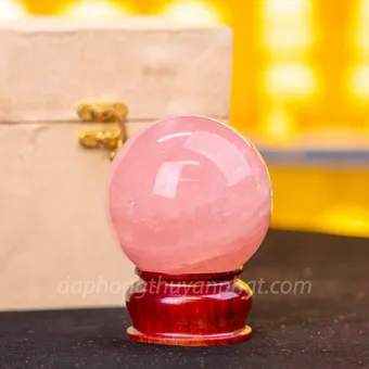 Quả Cầu Phong Thủy Đá Thạch Anh Hồng 0,82kg - 8,3cm - M23819