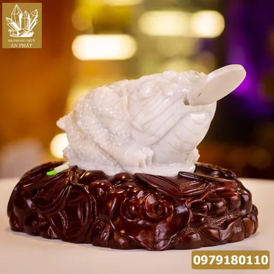Thiềm Thừ Ngọc | Thiềm Thừ Ngọc Phỉ Thúy | Thiềm Thừ (Cóc 3 Chân, Cóc Ngậm Tiền) Ngọc Jadeit Tự Nhiên Cao Cấp, Đã Lên Đế Gỗ - M14593