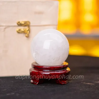 Qủa Cầu Phong Thủy Đá Thạch Anh Trắng 0,55kg - 7cm - M06067
