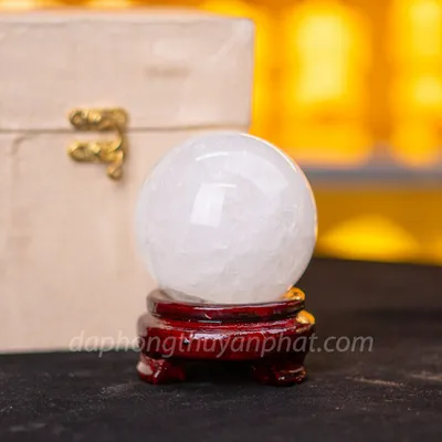 Qủa Cầu Phong Thủy Đá Thạch Anh Trắng 0,68kg - 8cm - M060611
