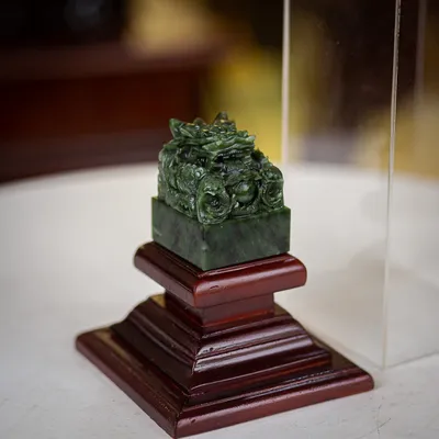 Ấn Rồng Phong Thuỷ Ngọc Nephrite (Ngọc Bích) 0,5 Kg - M2659