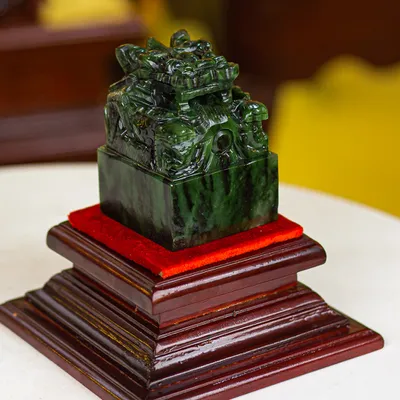 Ấn Rồng Phong Thuỷ Ngọc Nephrite (Ngọc Bích) 1,8Kg - M08501