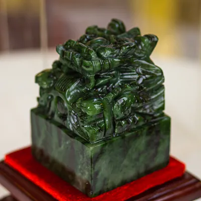 Ấn Rồng Phong Thuỷ Ngọc Nephrite (Ngọc Bích) 1,8Kg - M08501