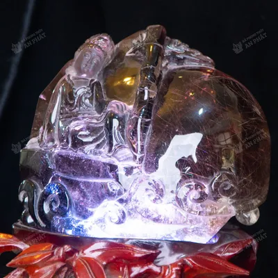 Tác Phẩm Quân Âm Tự Tại Thạch Anh Tóc Vàng AP001