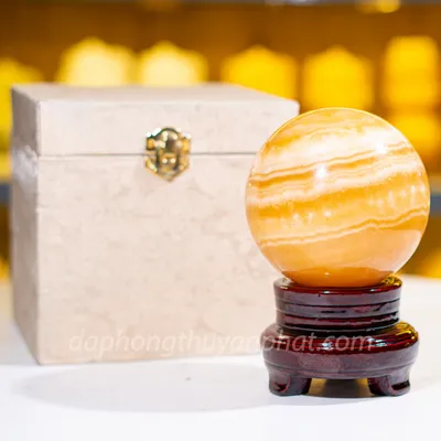 Quả cầu phong thủy đá Ngọc Hoàng Long (Onyx) vàng - 1,45kg M18361