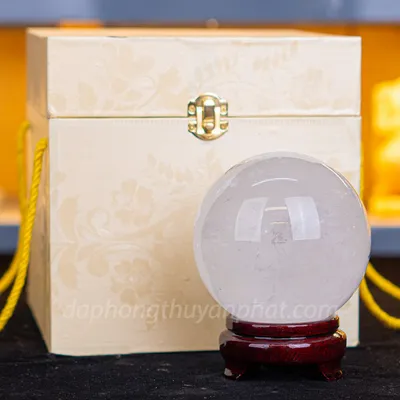 Qủa Cầu Phong Thuỷ Đá Thạch Anh Trắng 1.7kg - 10.5cm M26074