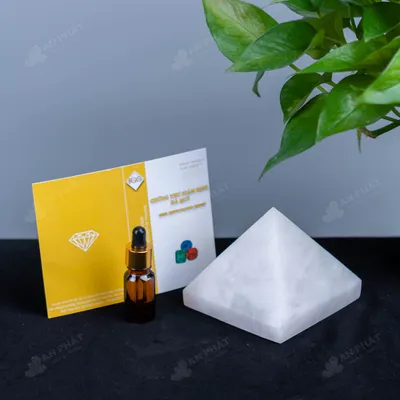 Kim Tự Tháp Phong Thủy Thạch Anh Trắng - 1,1kg - M263011