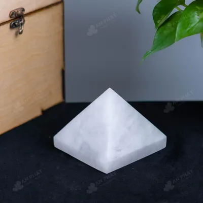Kim Tự Tháp Phong Thủy Thạch Anh Trắng - 1,1kg - M263011