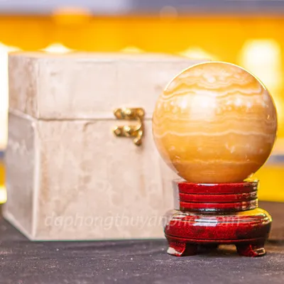 Quả Cầu Đá Phong Thủy Ngọc Hoàng Long (Onyx)  Vàng - 1,42kg - 10cm M18364