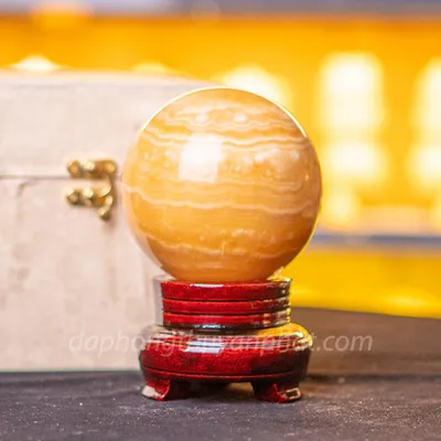 Quả Cầu Đá Phong Thủy Ngọc Hoàng Long (Onyx)  Vàng - 1,42kg - 10cm M18364