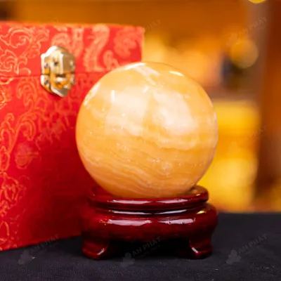 Quả Cầu Đá Phong Thủy Hoàng Long (Onyx) Vàng - 0,69kg - M1836069