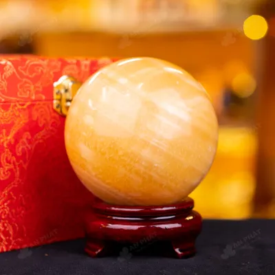 Quả Cầu Đá Phong Thủy Hoàng Long (Onyx) Vàng - 1,4kg - M1836140