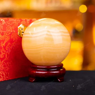 Quả Cầu Đá Phong Thủy Hoàng Long (Onyx) Vàng - 1,42kg - M18361421