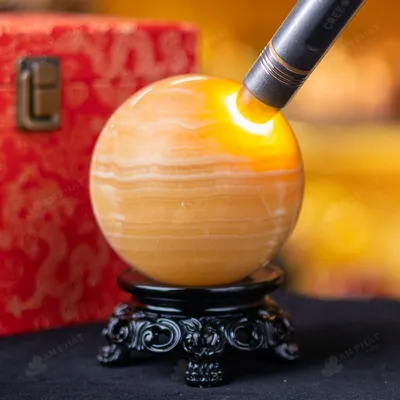 Quả Cầu Đá Phong Thủy Hoàng Long (Onyx) Vàng - 1,42kg - M1836142