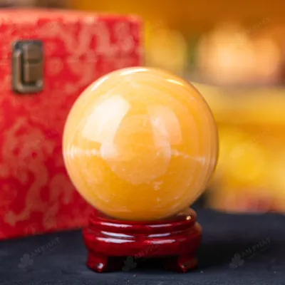 Quả Cầu Đá Phong Thủy Hoàng Long (Onyx) Vàng - 1,42kg - M1836142