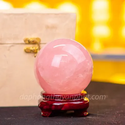 Quả Cầu Phong Thủy Đá Thạch Anh Hồng 1kg - 9cm - M05738