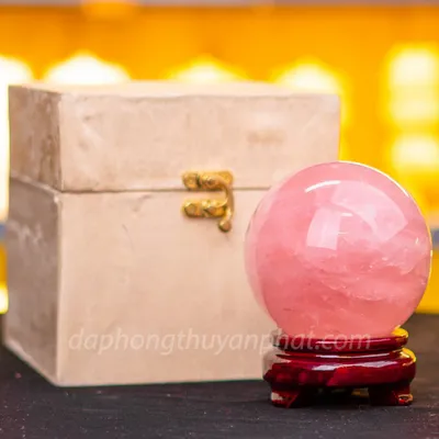 Quả Cầu Phong Thủy Đá Thạch Anh Hồng 1,15kg - 9cm - M09440