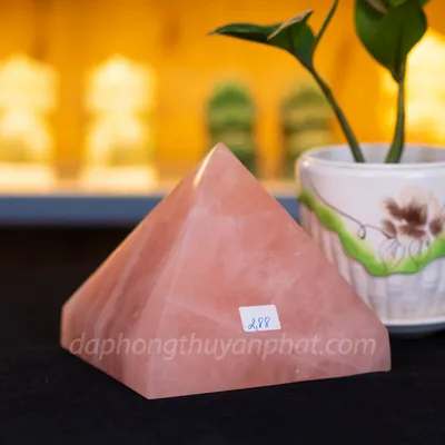 Kim tự tháp thạch anh hồng - M1924