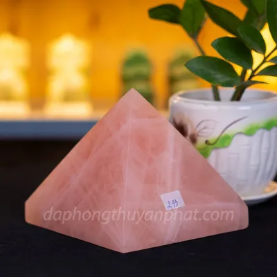 Kim tự tháp thạch anh hồng - M1924