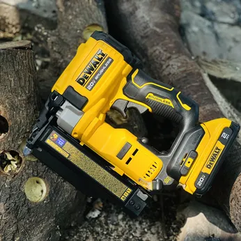 Máy bắn đinh pin Dewalt DCN623 Hàng USA