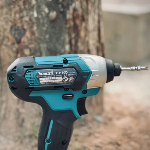 Máy bắt vít dùng pin 12V Makita TD110DZ