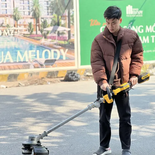 Máy cắt cỏ cầm tay 20V Dewalt DCMST561N-B1