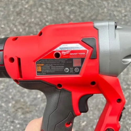 Máy bắn đinh rút Milwaukee M18 FRT