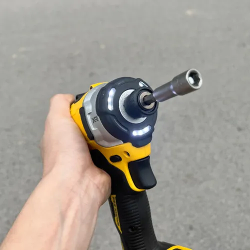 Máy bắt vít dùng pin Dewalt DCF860N