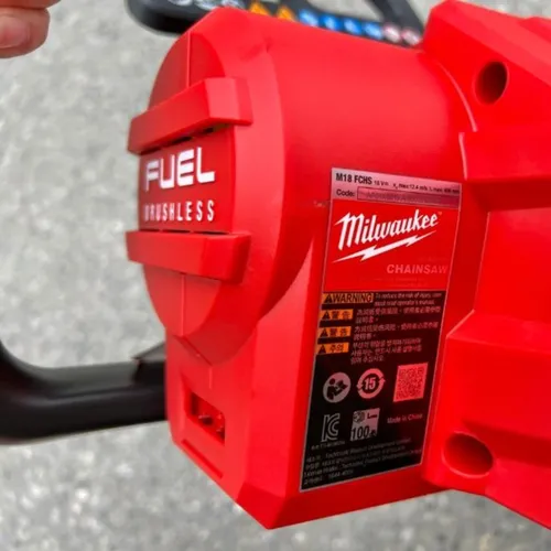 Máy cưa xích Milwaukee M18 FCHS