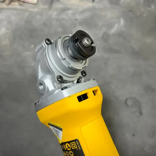 Máy mài góc cầm tay dùng pin Dewalt DWE750S-B1(Công tắc hông)