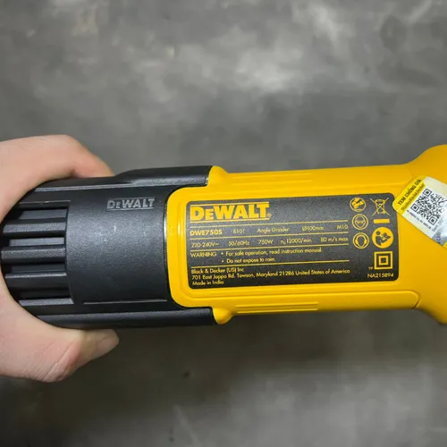 Máy mài góc cầm tay dùng pin Dewalt DWE750S-B1(Công tắc hông)