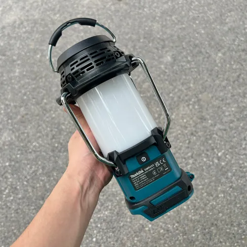 Radio kết hợp đèn lồng dùng pin Makita DMR055