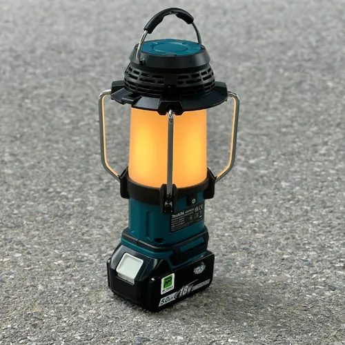 Radio kết hợp đèn lồng dùng pin Makita DMR055