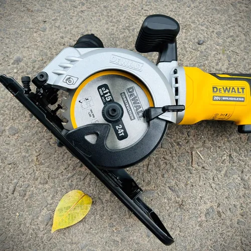 Máy cưa đĩa dùng pin 20V Dewalt DCS571