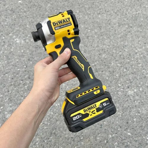 Pin 5A Dewalt 20V lithium ion DCB184G chống dầu