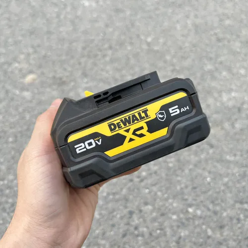 Pin 5A Dewalt 20V lithium ion DCB184G chống dầu
