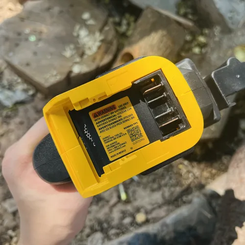 Máy bắn đinh pin Dewalt DCN623 Hàng USA