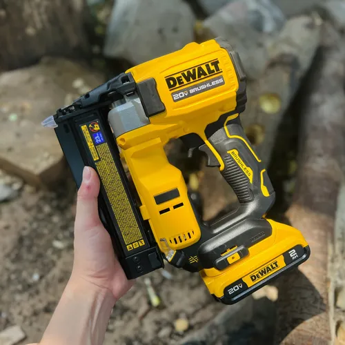 Máy bắn đinh pin Dewalt DCN623 Hàng USA